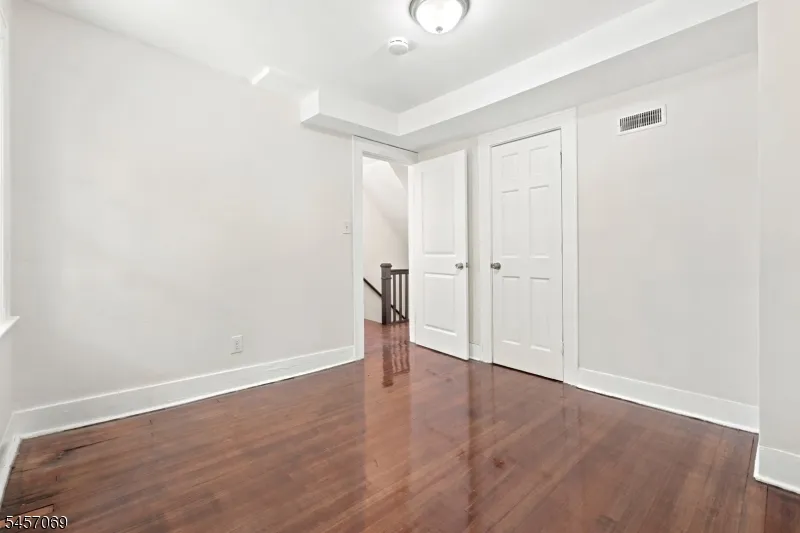 299 Smith St Newark City, NJ 07106