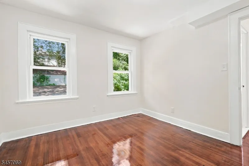 299 Smith St Newark City, NJ 07106