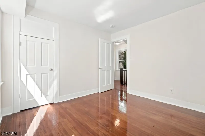 299 Smith St Newark City, NJ 07106