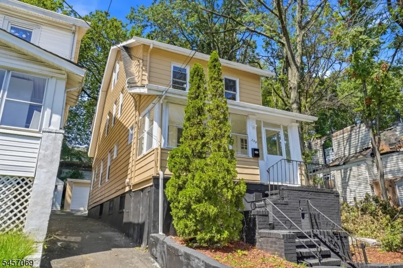 299 Smith St Newark City, NJ 07106