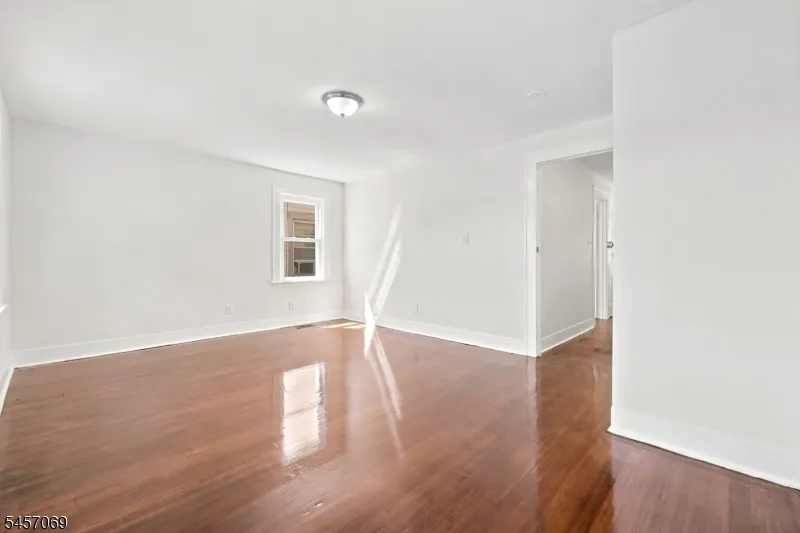 299 Smith St Newark City, NJ 07106