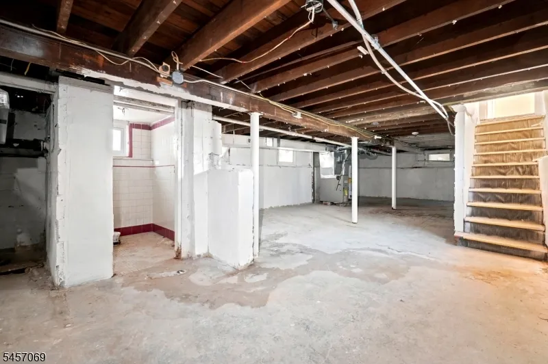 299 Smith St Newark City, NJ 07106