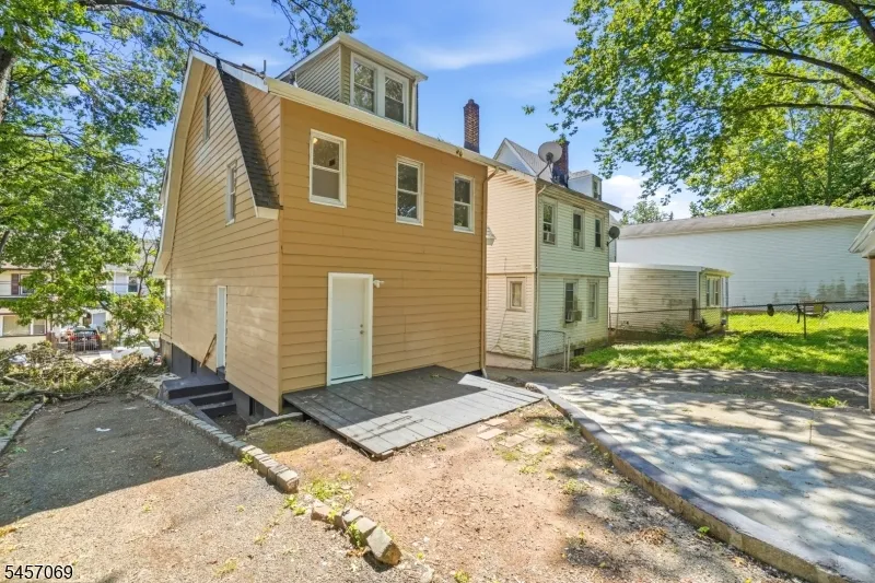 299 Smith St Newark City, NJ 07106