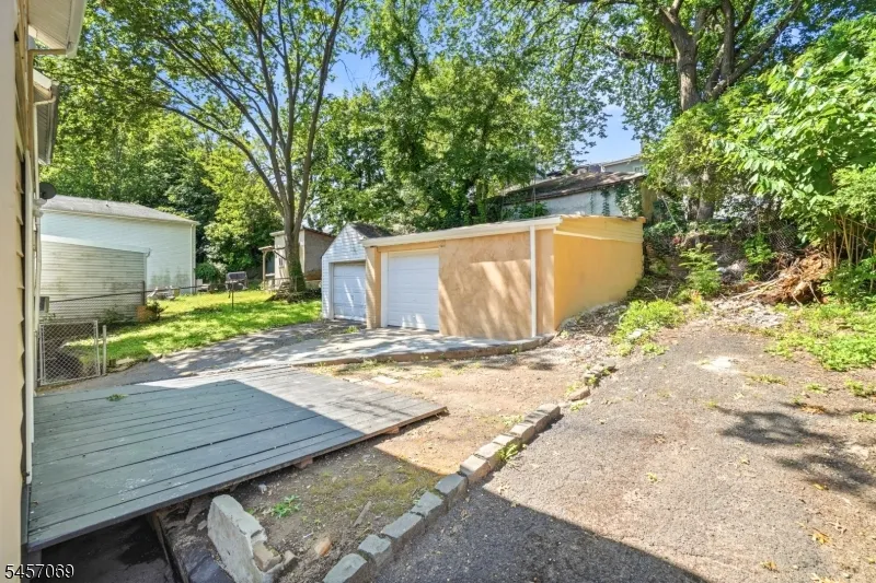 299 Smith St Newark City, NJ 07106