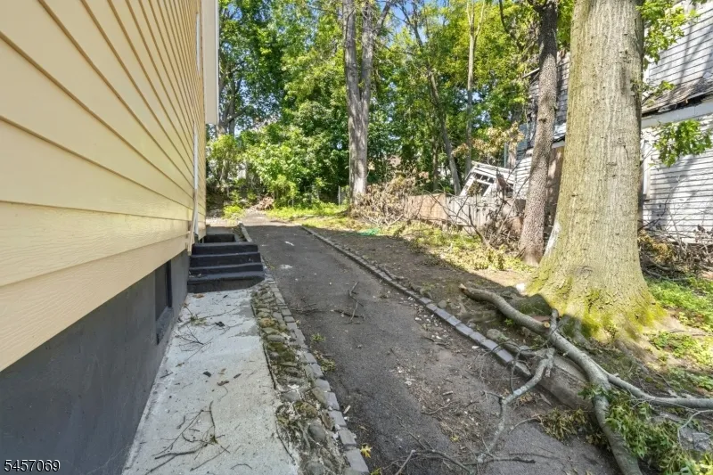299 Smith St Newark City, NJ 07106