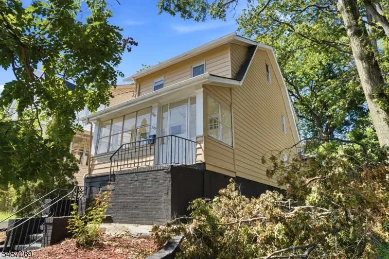 299 Smith St Newark City, NJ 07106