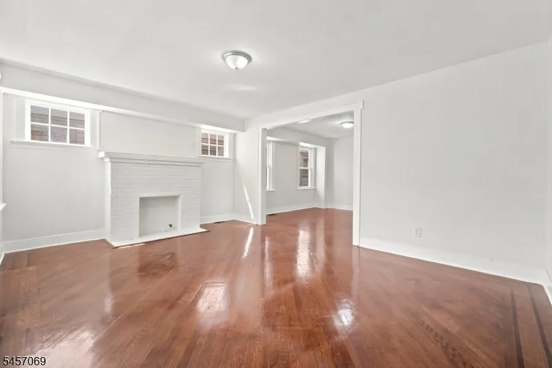299 Smith St Newark City, NJ 07106