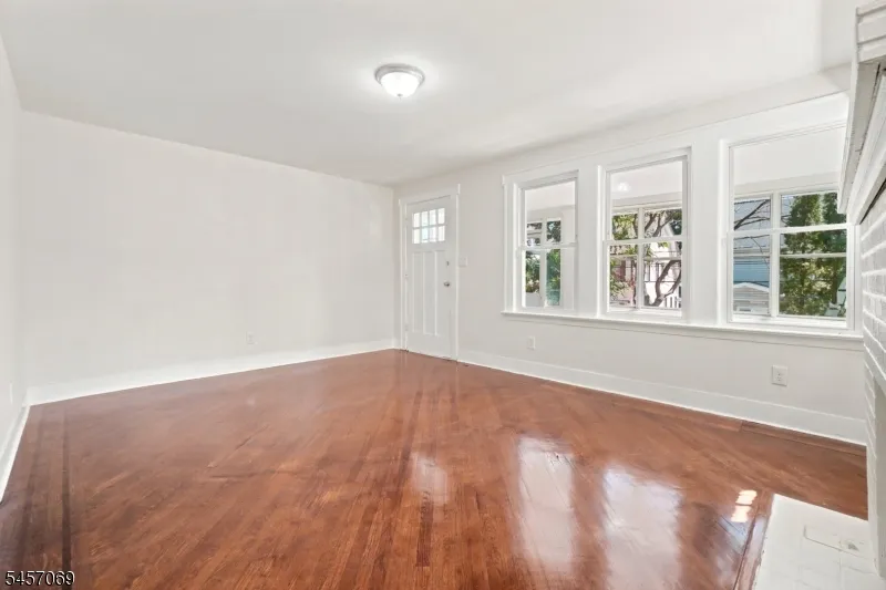 299 Smith St Newark City, NJ 07106