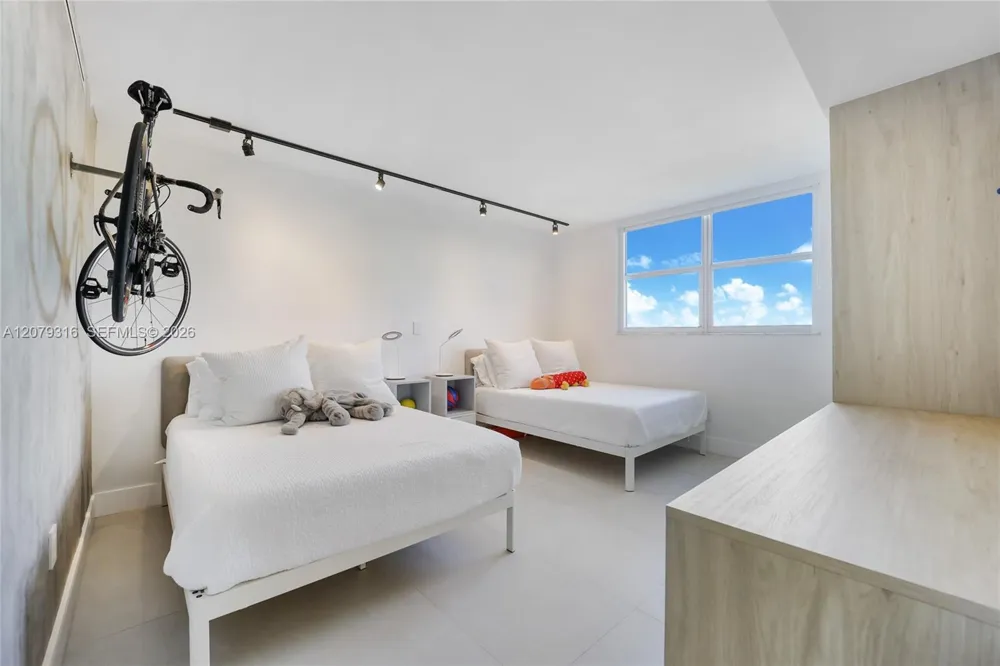 210 Sea View Dr #511 Key Biscayne, FL 33149