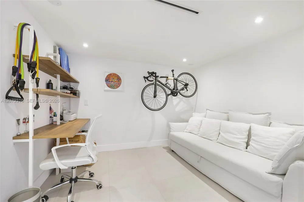 210 Sea View Dr #511 Key Biscayne, FL 33149