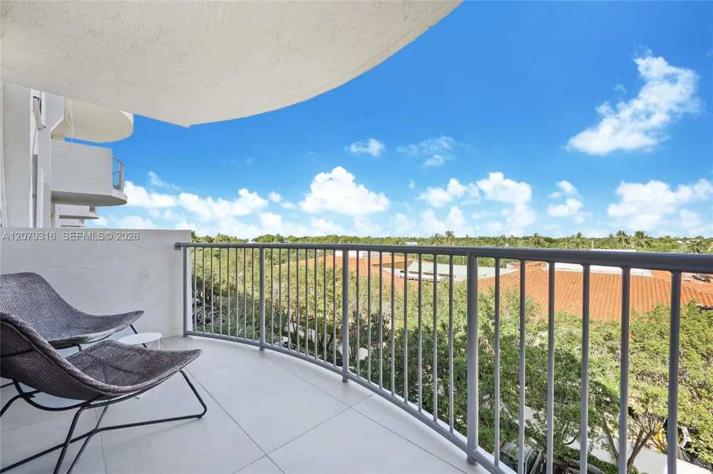 210 Sea View Dr #511 Key Biscayne, FL 33149