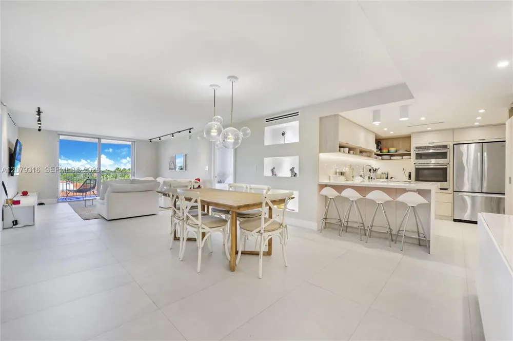 210 Sea View Dr #511 Key Biscayne, FL 33149