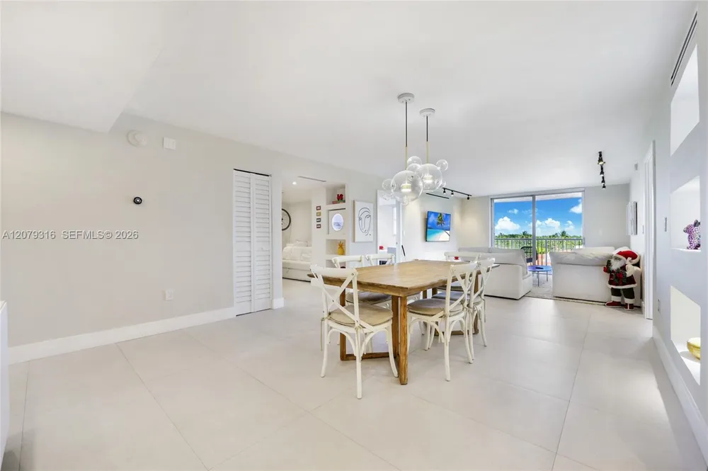210 Sea View Dr #511 Key Biscayne, FL 33149