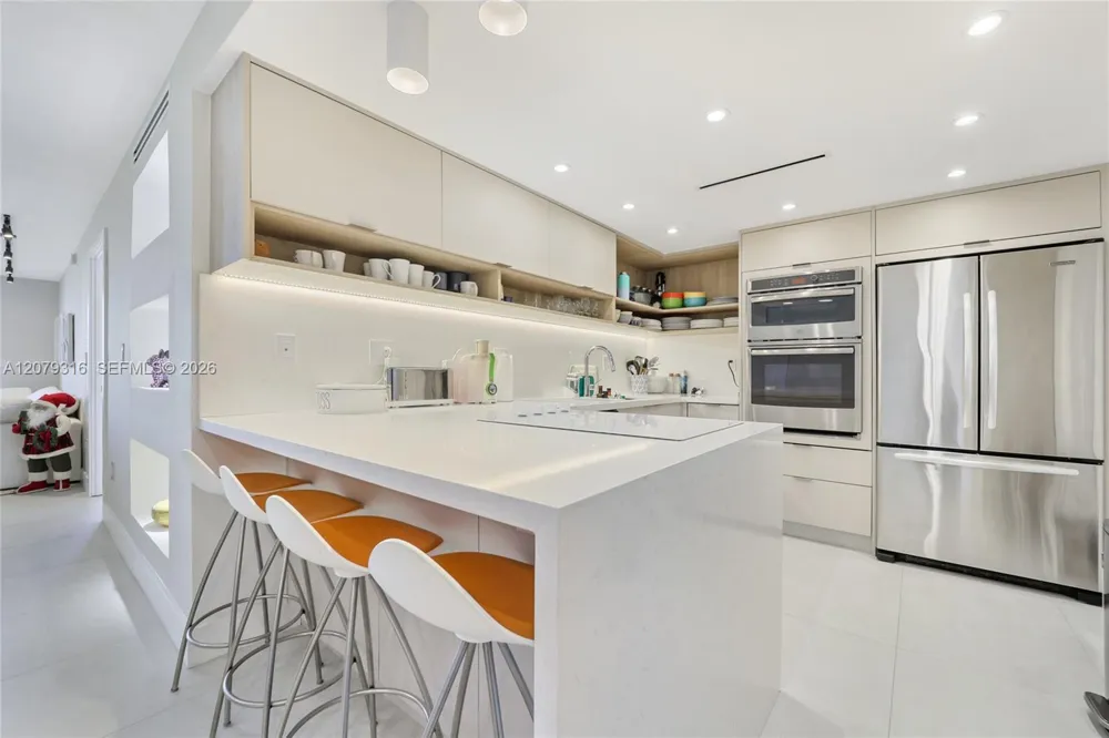 210 Sea View Dr #511 Key Biscayne, FL 33149