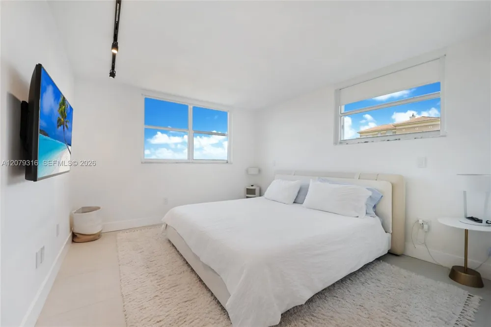 210 Sea View Dr #511 Key Biscayne, FL 33149
