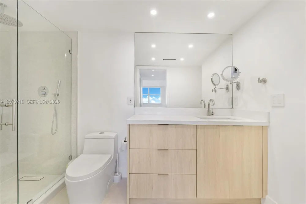 210 Sea View Dr #511 Key Biscayne, FL 33149