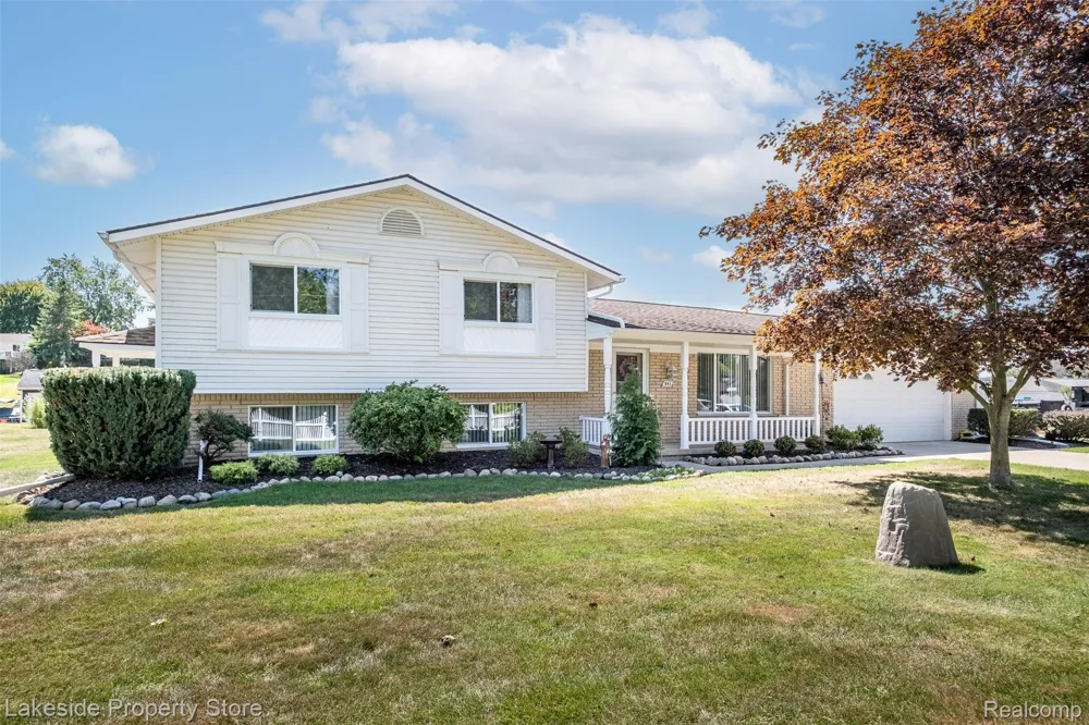 841 Driburg Drive Commerce Charter Township, MI 48390
