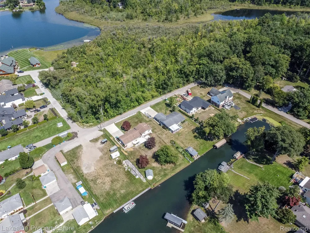 841 Driburg Drive Commerce Charter Township, MI 48390