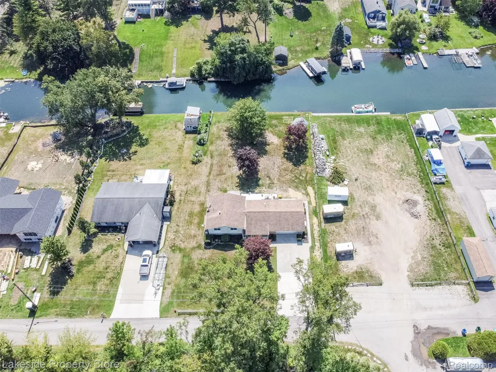 841 Driburg Drive Commerce Charter Township, MI 48390