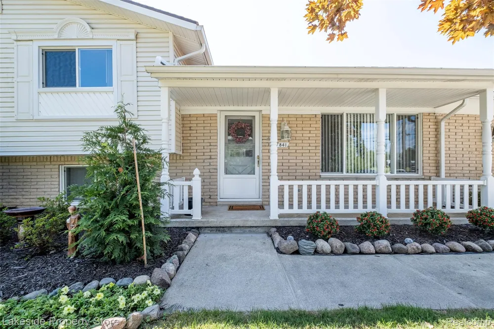 841 Driburg Drive Commerce Charter Township, MI 48390