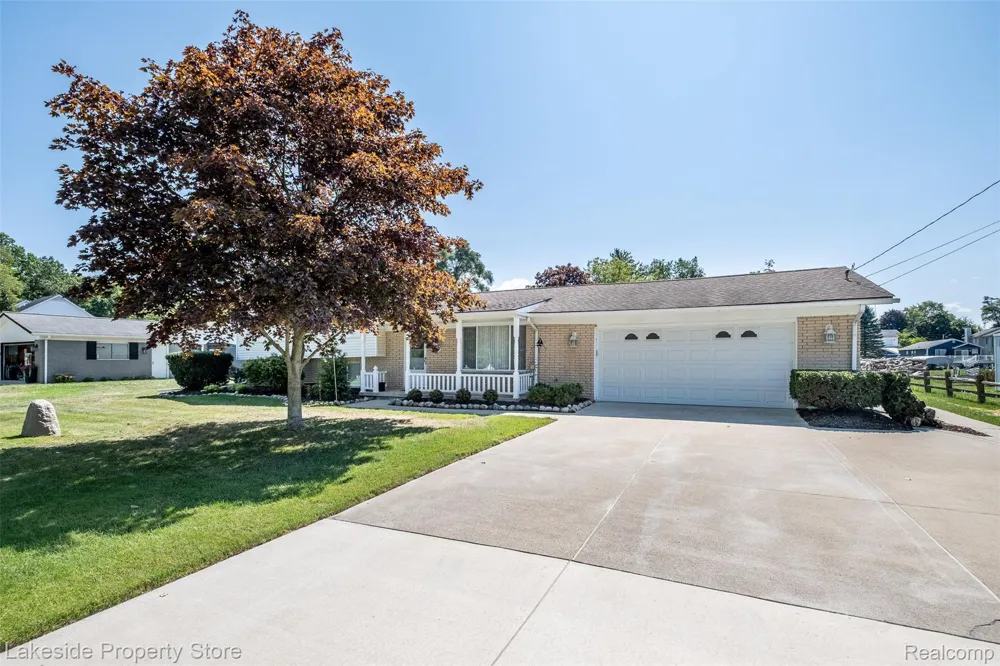 841 Driburg Drive Commerce Charter Township, MI 48390