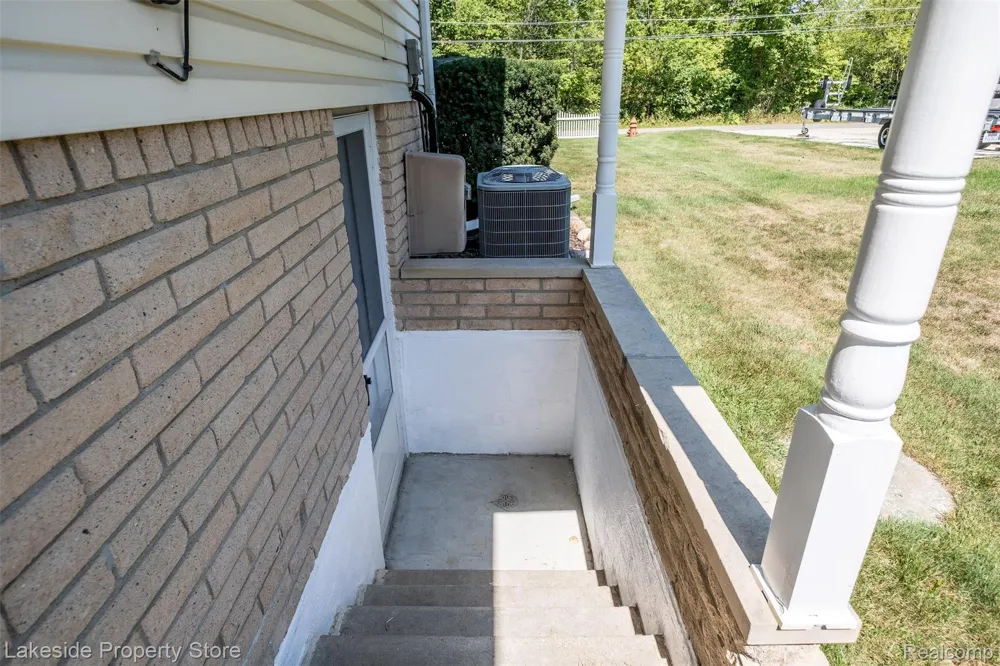 841 Driburg Drive Commerce Charter Township, MI 48390