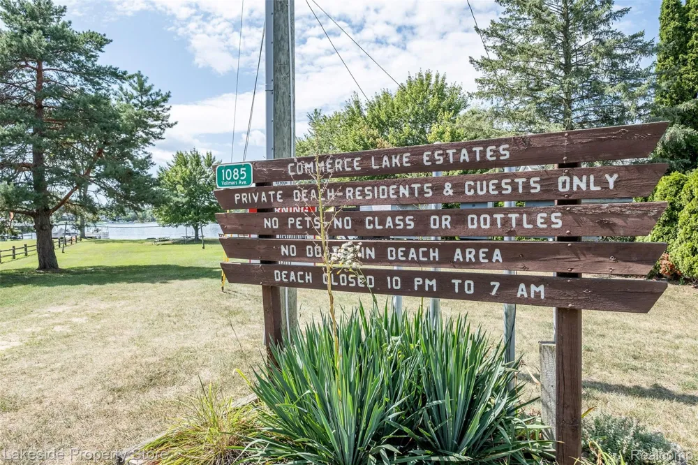 841 Driburg Drive Commerce Charter Township, MI 48390