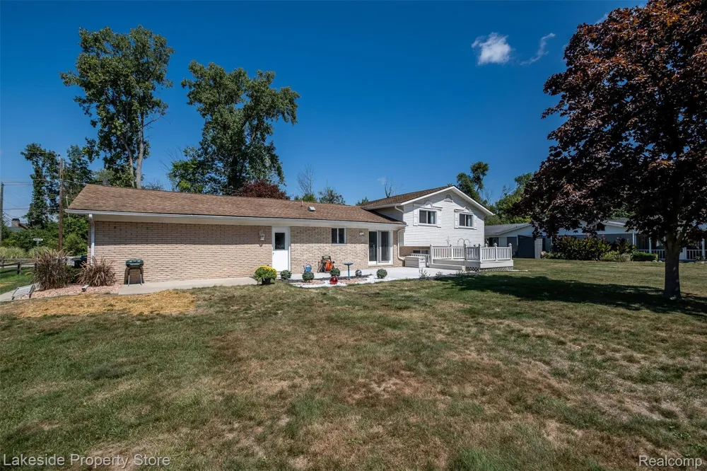841 Driburg Drive Commerce Charter Township, MI 48390