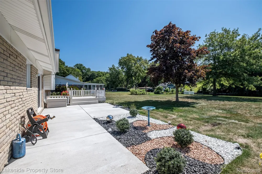 841 Driburg Drive Commerce Charter Township, MI 48390