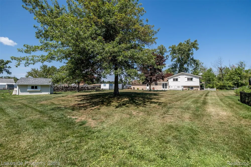 841 Driburg Drive Commerce Charter Township, MI 48390
