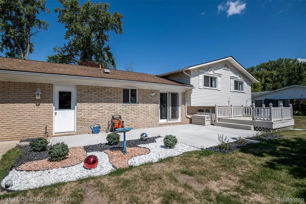 841 Driburg Drive Commerce Charter Township, MI 48390