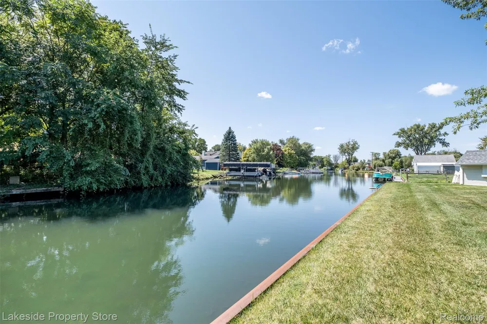 841 Driburg Drive Commerce Charter Township, MI 48390