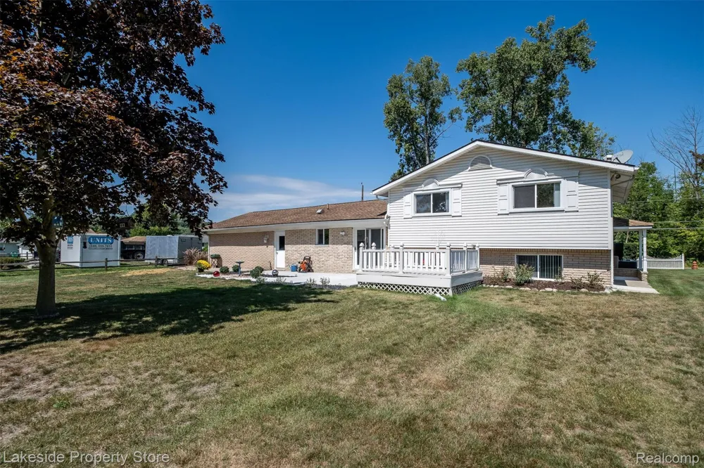 841 Driburg Drive Commerce Charter Township, MI 48390