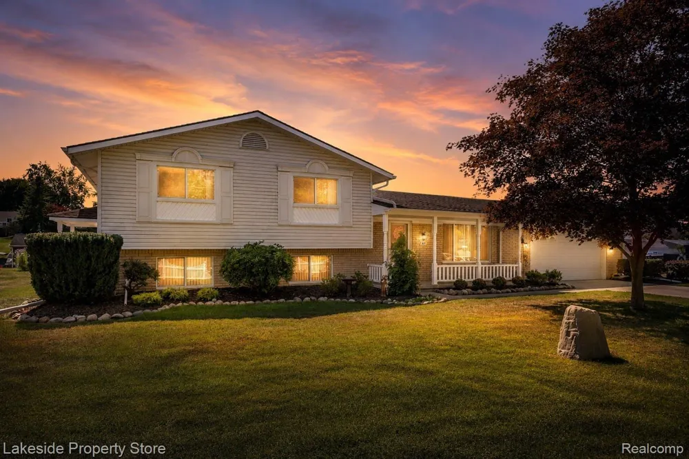 841 Driburg Drive Commerce Charter Township, MI 48390