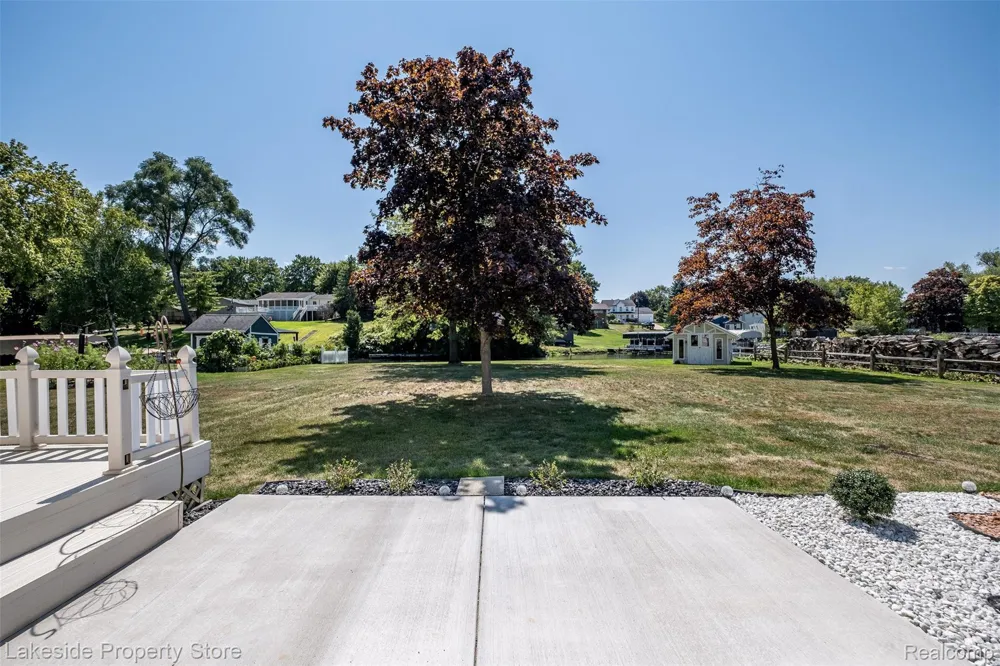 841 Driburg Drive Commerce Charter Township, MI 48390