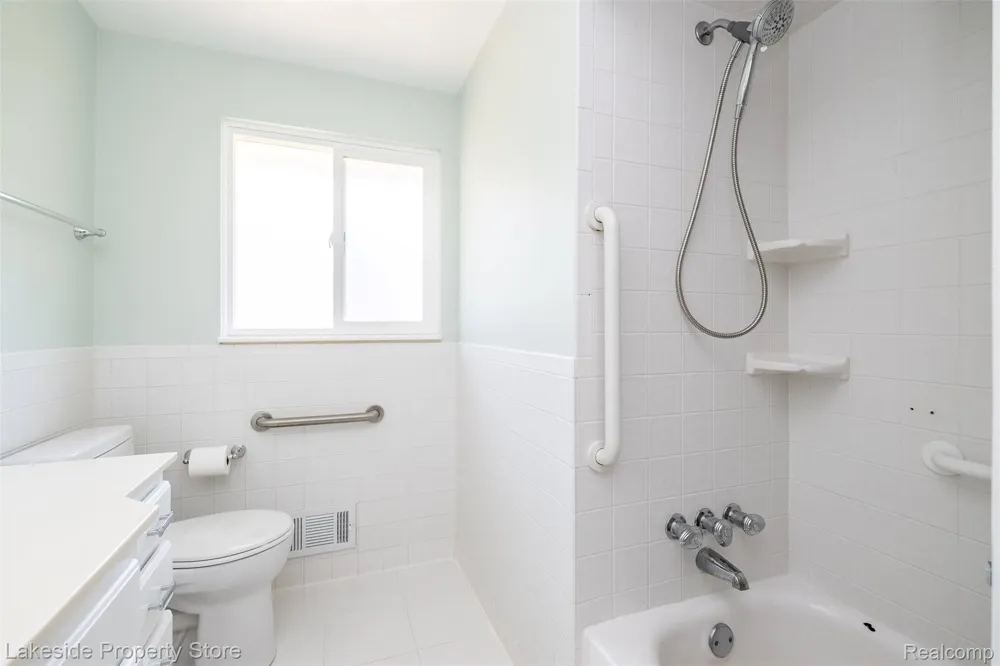 841 Driburg Drive Commerce Charter Township, MI 48390