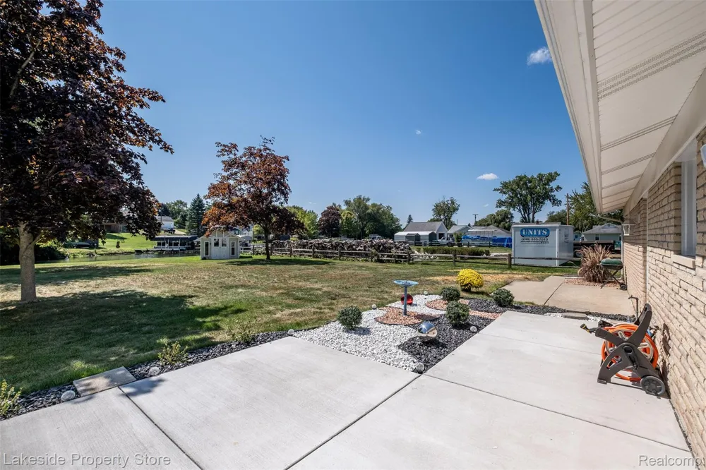 841 Driburg Drive Commerce Charter Township, MI 48390