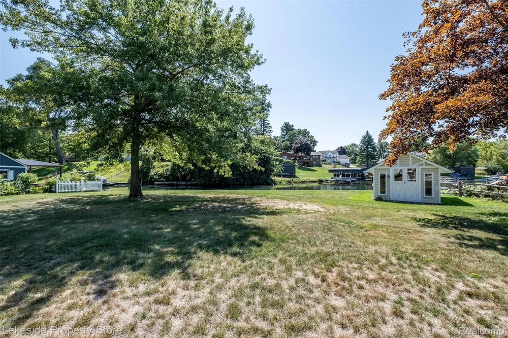 841 Driburg Drive Commerce Charter Township, MI 48390