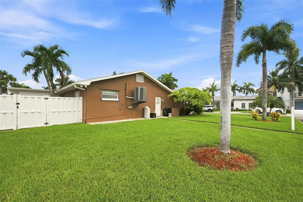 28 WALL TERRACE Redington Shores, FL 33708