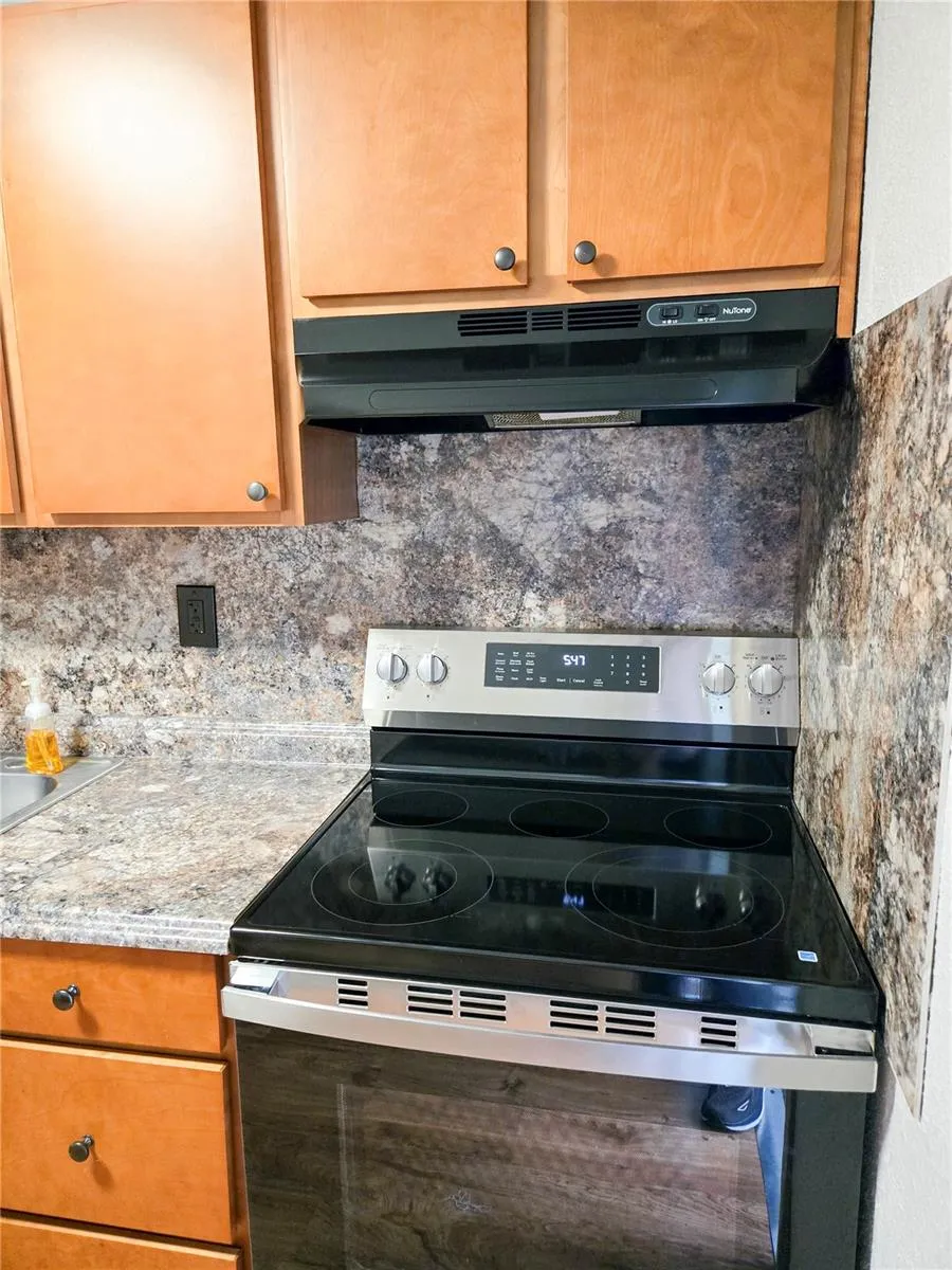 1517 S TAYLOR ROAD Seffner, FL 33584