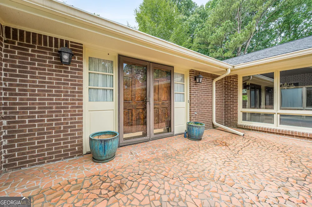 115 Farmstead LN Roswell, GA 30075