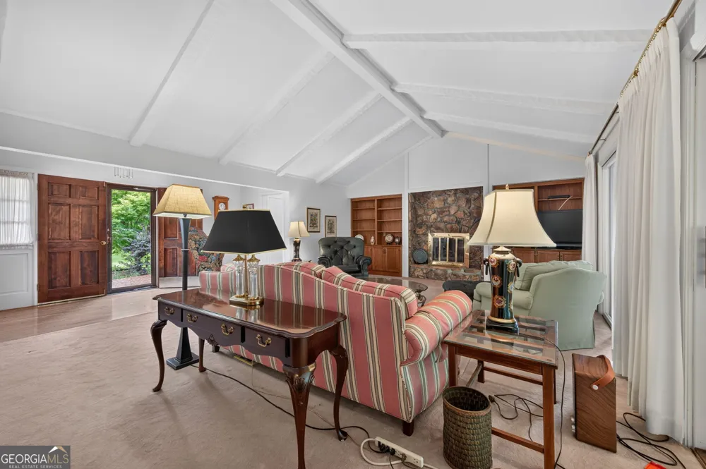 115 Farmstead LN Roswell, GA 30075
