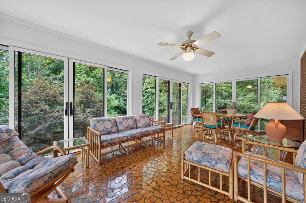 115 Farmstead LN Roswell, GA 30075