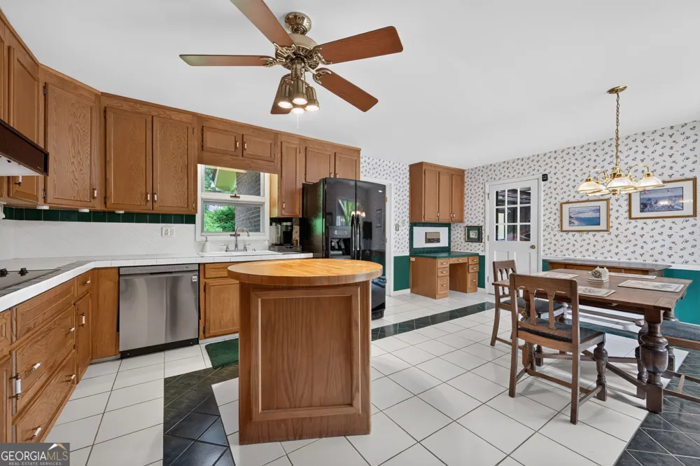 115 Farmstead LN Roswell, GA 30075