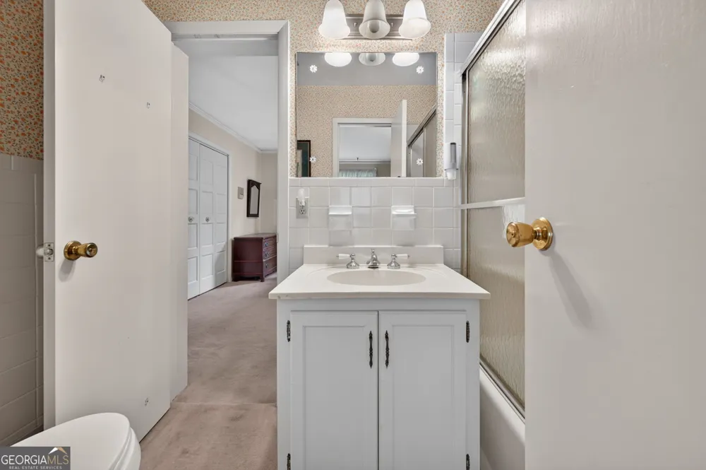 115 Farmstead LN Roswell, GA 30075