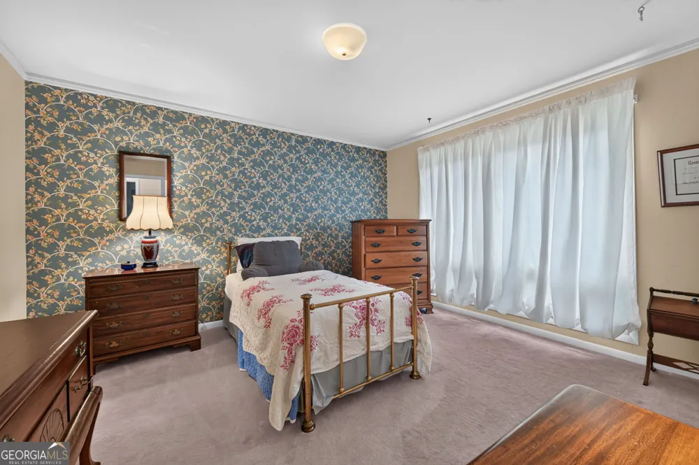 115 Farmstead LN Roswell, GA 30075