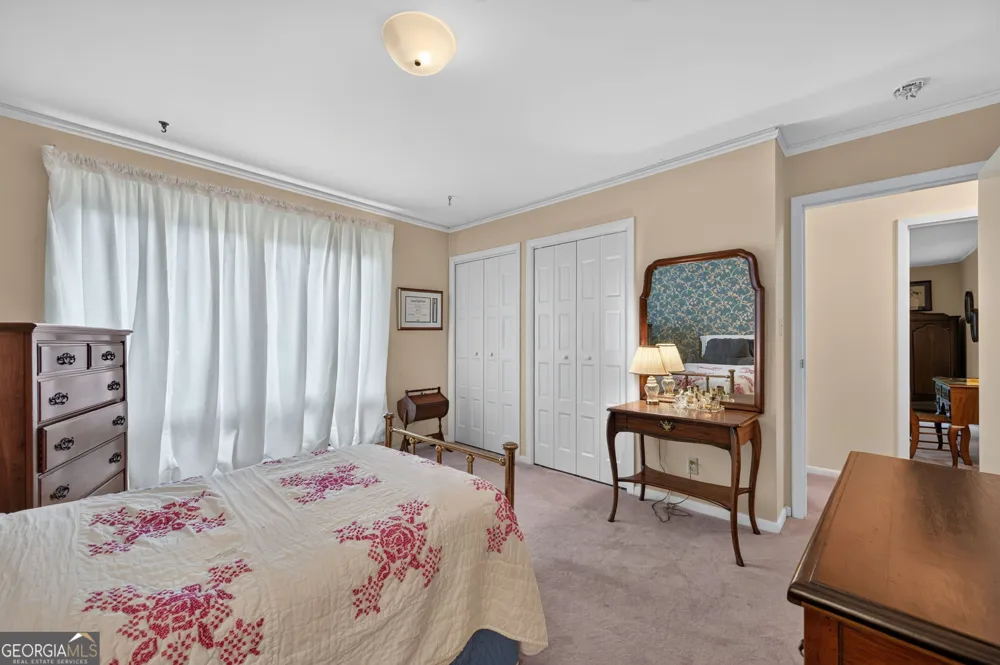 115 Farmstead LN Roswell, GA 30075