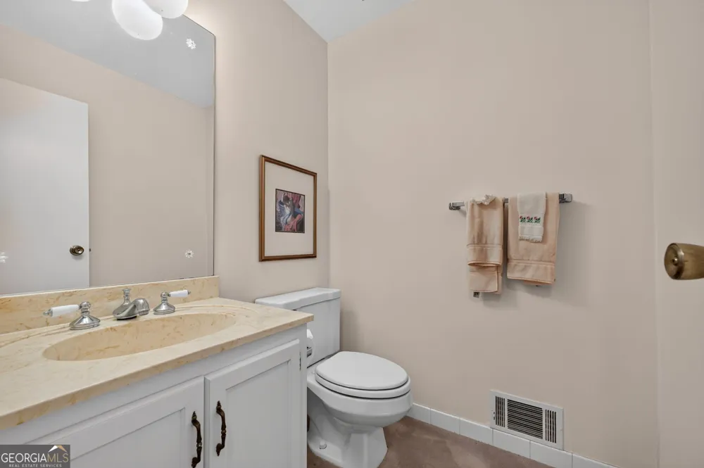 115 Farmstead LN Roswell, GA 30075