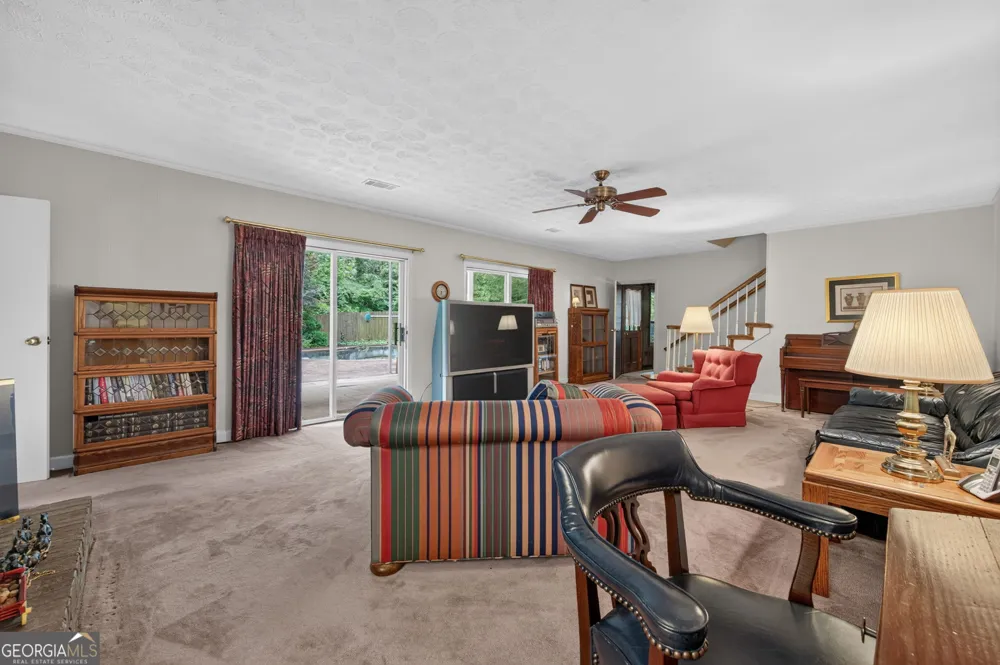 115 Farmstead LN Roswell, GA 30075