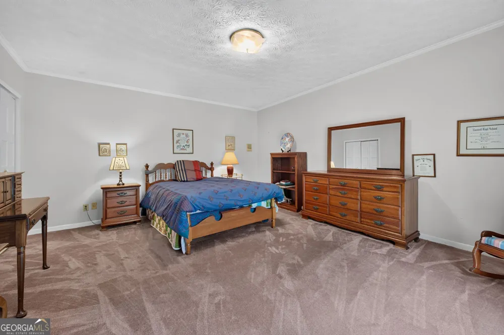 115 Farmstead LN Roswell, GA 30075